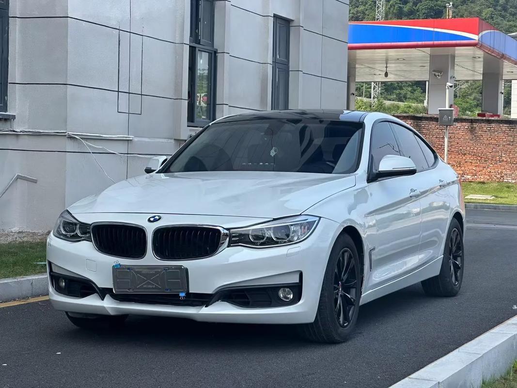 3月27日，浙江省嘉兴市桐乡市一男子开着新买的车挂着临时车牌以为自己可以肆无忌惮