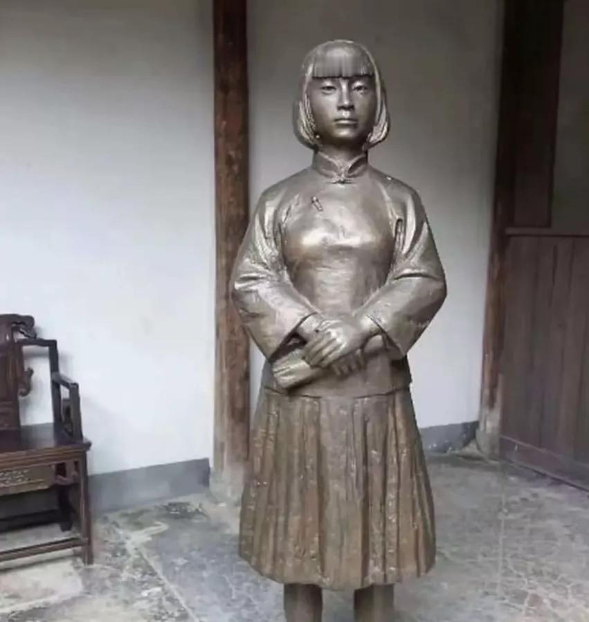 孙晓梅烈士​
新四军敌后工作者，1942 年护送干部时被捕，在南京雨花台被日军刺