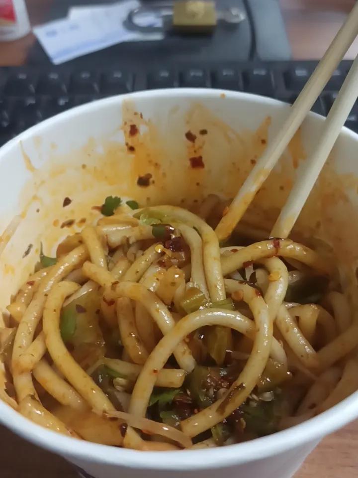 偶尔在外吃点早餐也只敢吃点老素粉，这几年确确实实过得很