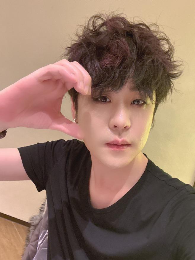 张云雷近期频繁营业，频繁晒自拍，柠檬们可是高兴坏了！在评论区，张云雷透露自己近期