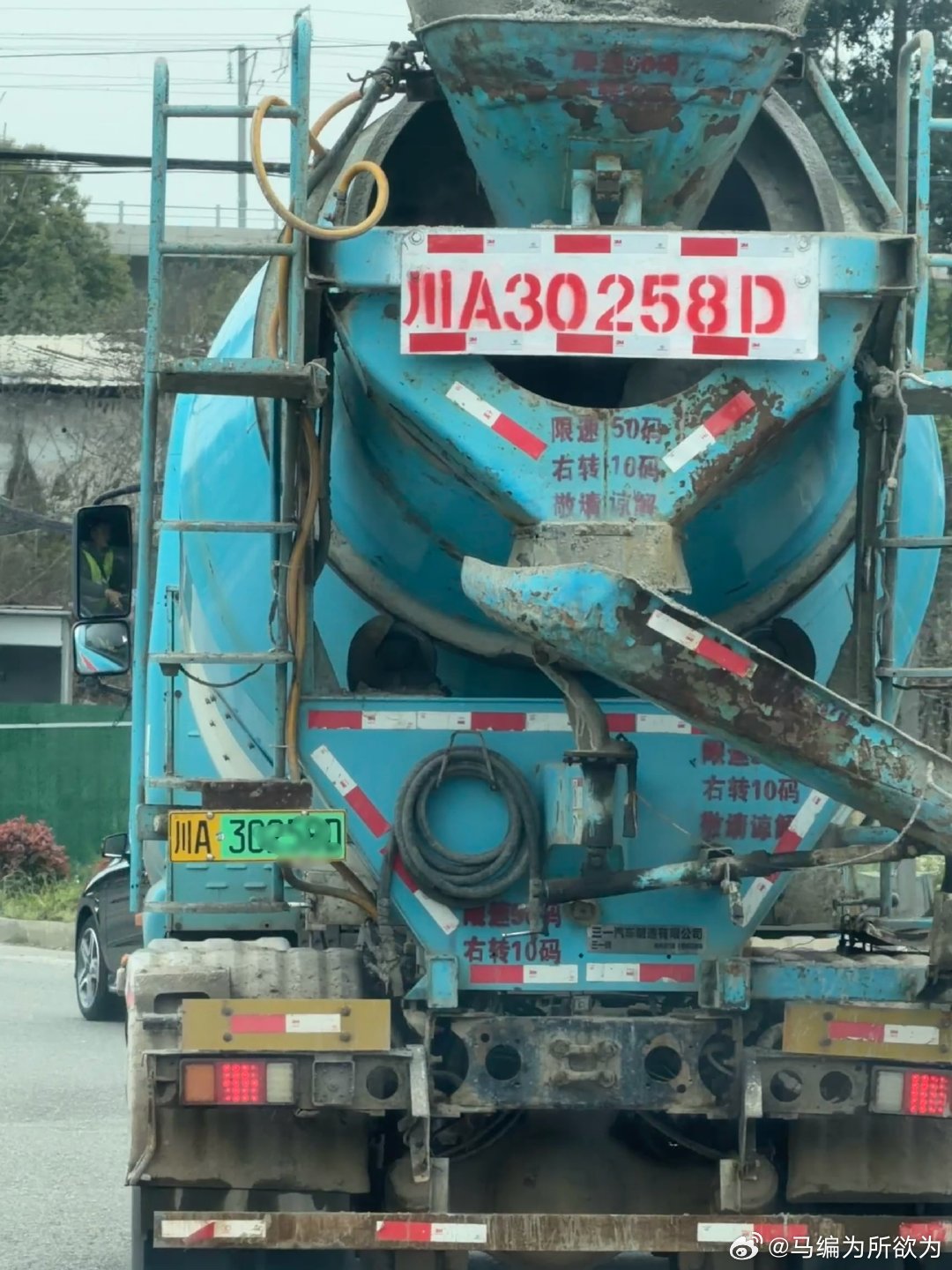 最近看到路上的渣土车，搅拌车都纯电了哇 