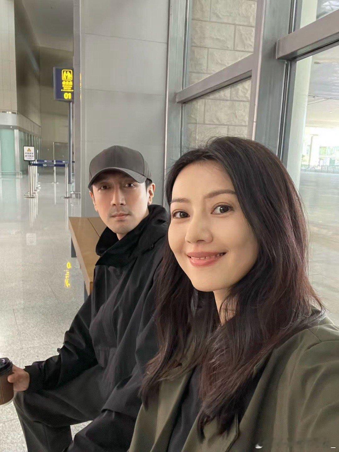 高圆圆捡到了赵亚苧手机高圆圆捡到赵亚苧手机？这剧情比谍战片还刺激！照片里两人眼神