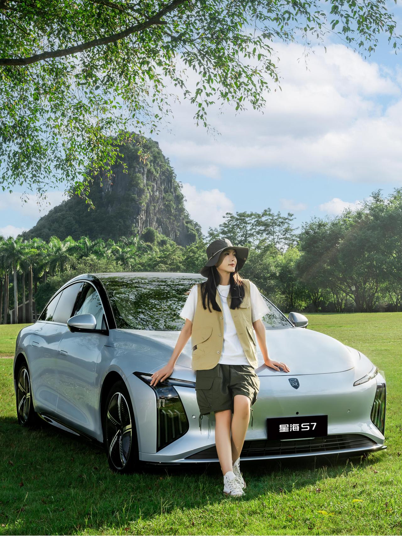 以前开车，到目的地拔钥匙就走。现在熄火后，会在车里多待几分钟。
可能是下班后理顺