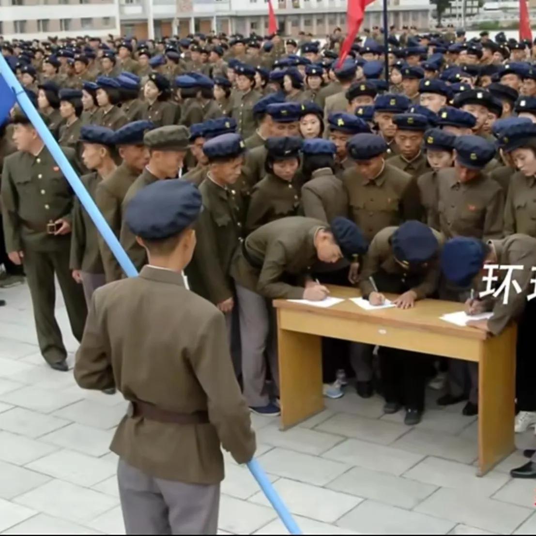 朝鲜方面称，由于韩国对朝鲜重大主权侵犯挑衅，朝鲜两天140万青年报名参军。

