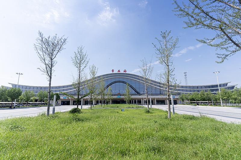 有观点认为:豫东平原不建高铁的原因，是因为片区没有坐拥大城市而客源不足的缘故；可