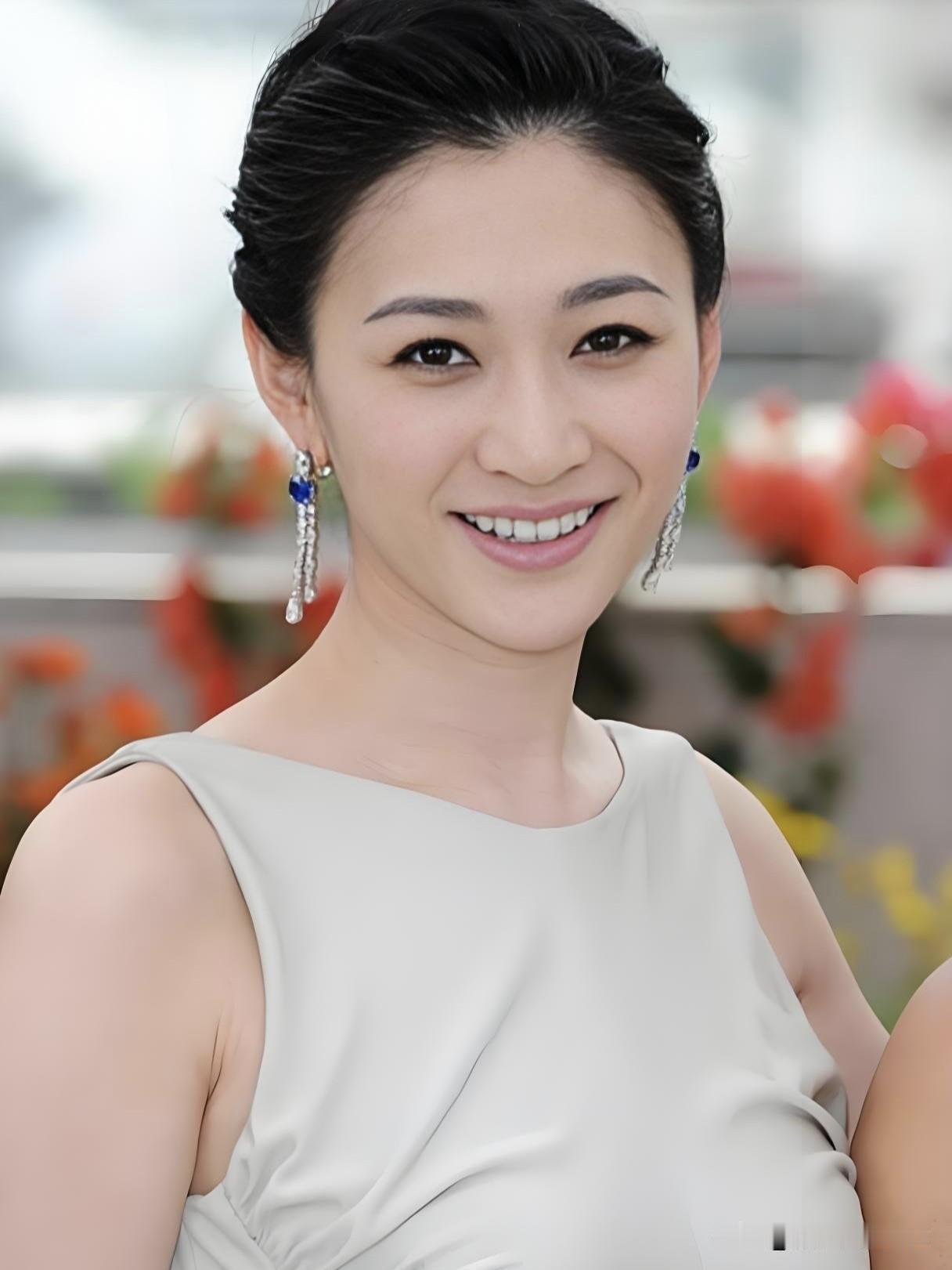 李小苒｜清冷如月，温润如玉。不追流量，只以角色动人。眉眼间藏着故事，低调里自有光