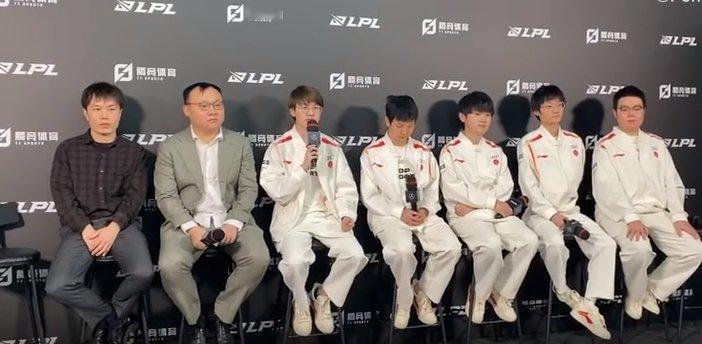 Meiko：我在EDG的时候杰杰从来没这样帮过我TES击败EDG赛后采访：赛前J
