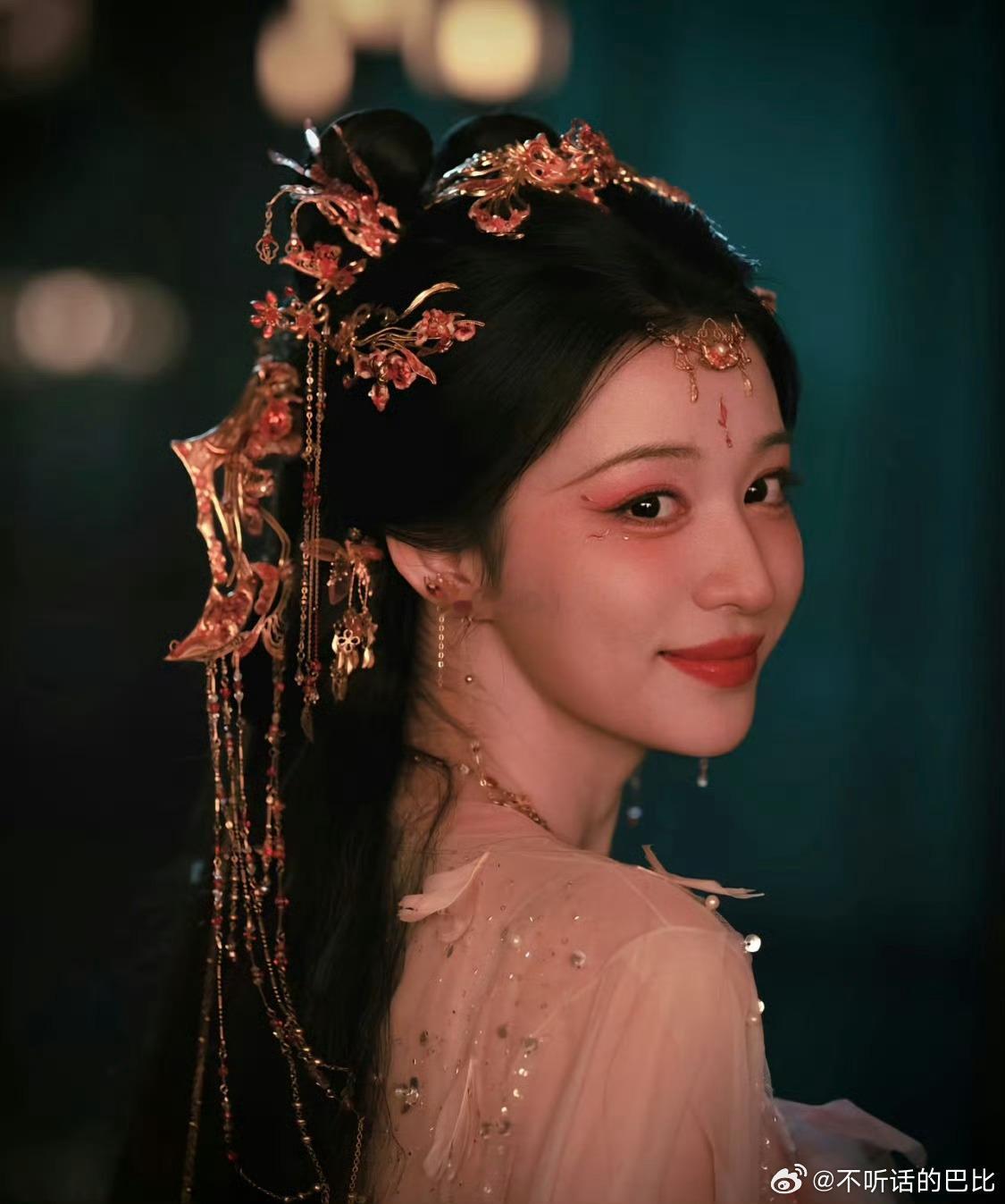 丞磊 她出现那一刻就远超盟友剧集成何体统 他努力在她面前扮演现代人 想和她一起改