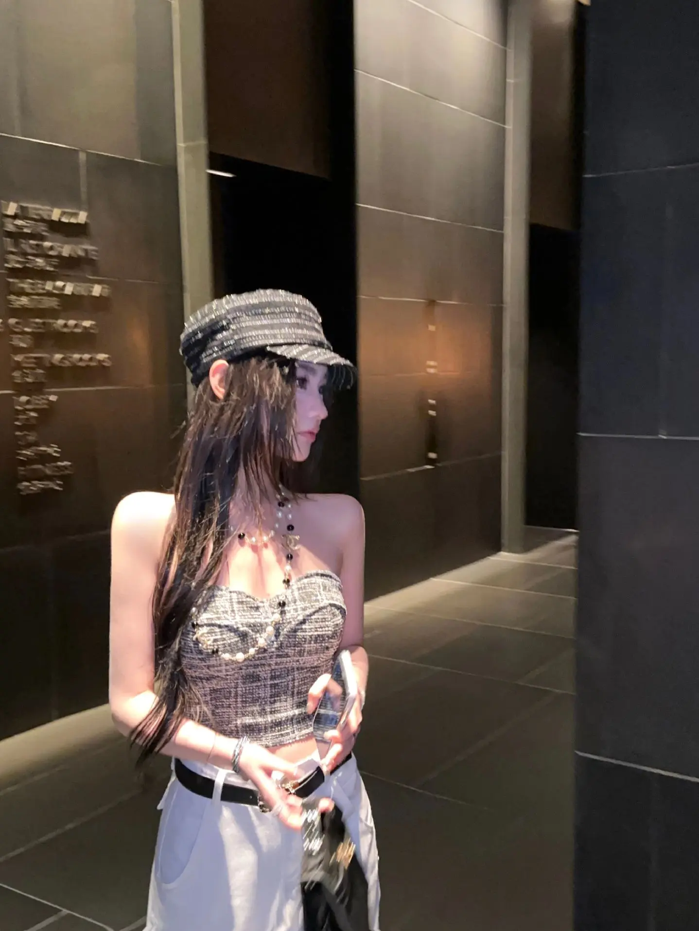 不好意思 媚女。