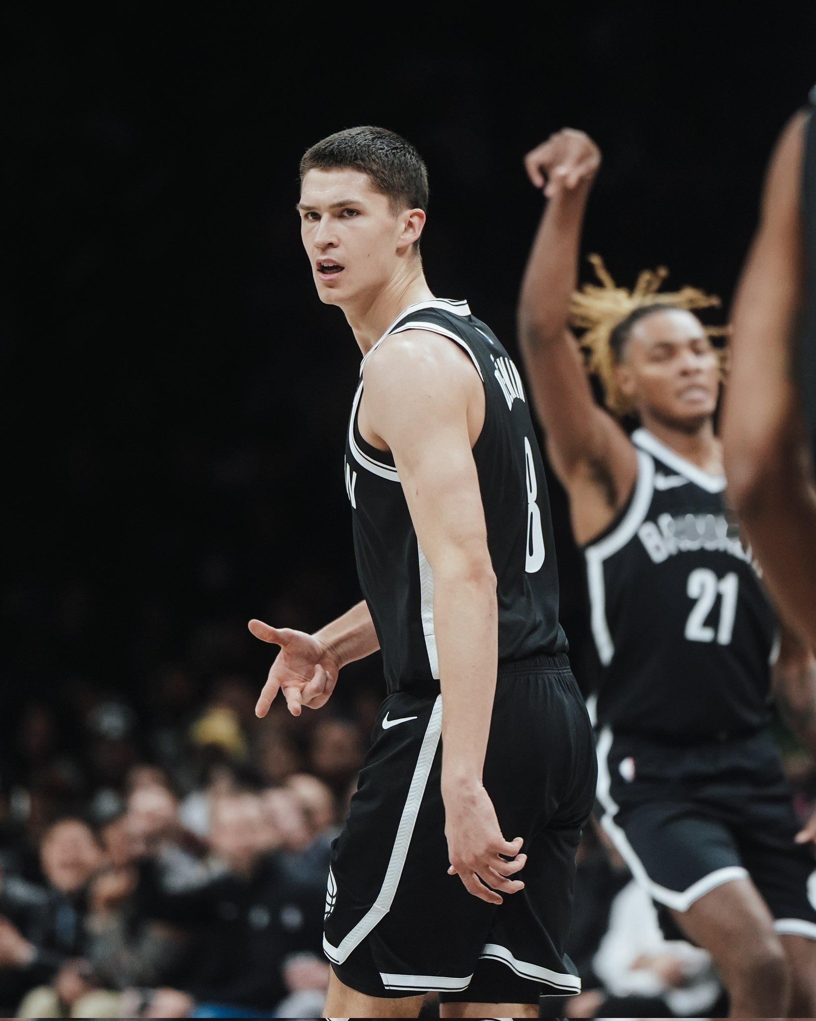 8号秀杰明23分平生涯最高，值得一提的是：全场17次出手，里面有14次三分，投中