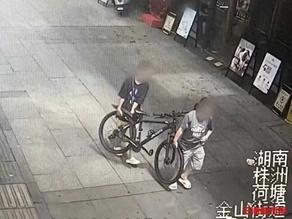 株洲这位妈妈的操作，真是让人又气又好笑！
这两天湖南株洲出了件奇葩事，一位女子偷