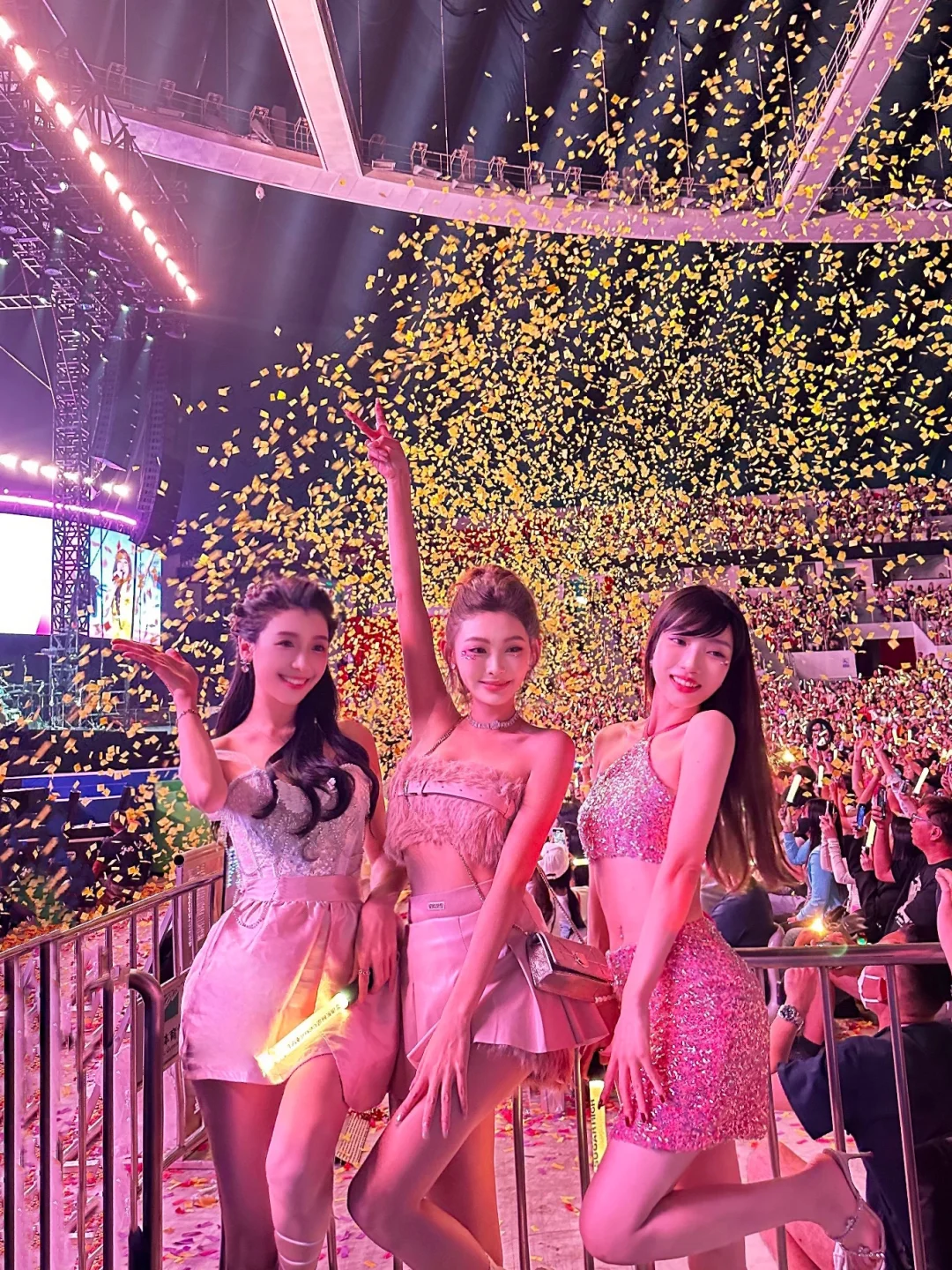 广州跨年总要和姐妹去一次电音节吧🎵