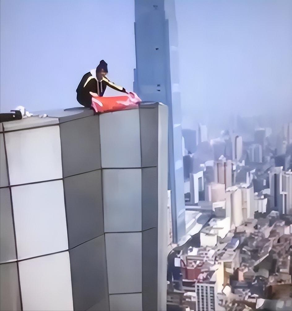 “10万块，值得拿命去赌吗？”26岁湖南小伙吴永宁在长沙263米高的华远·华中心