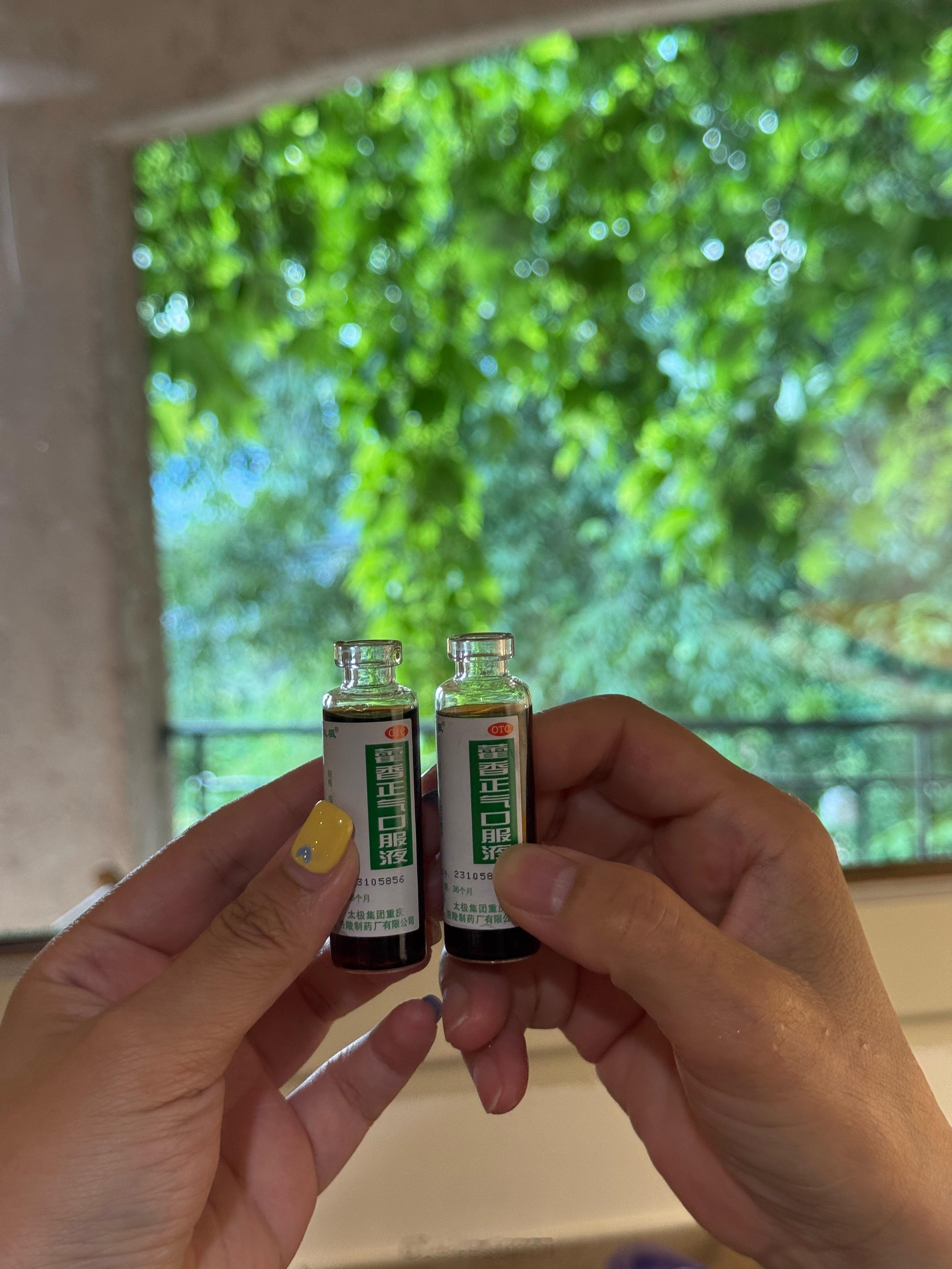 很会订airbnb的一个人🙋🏻‍♀️去年和家人在蔚蓝海岸订的民宿是在一座山上