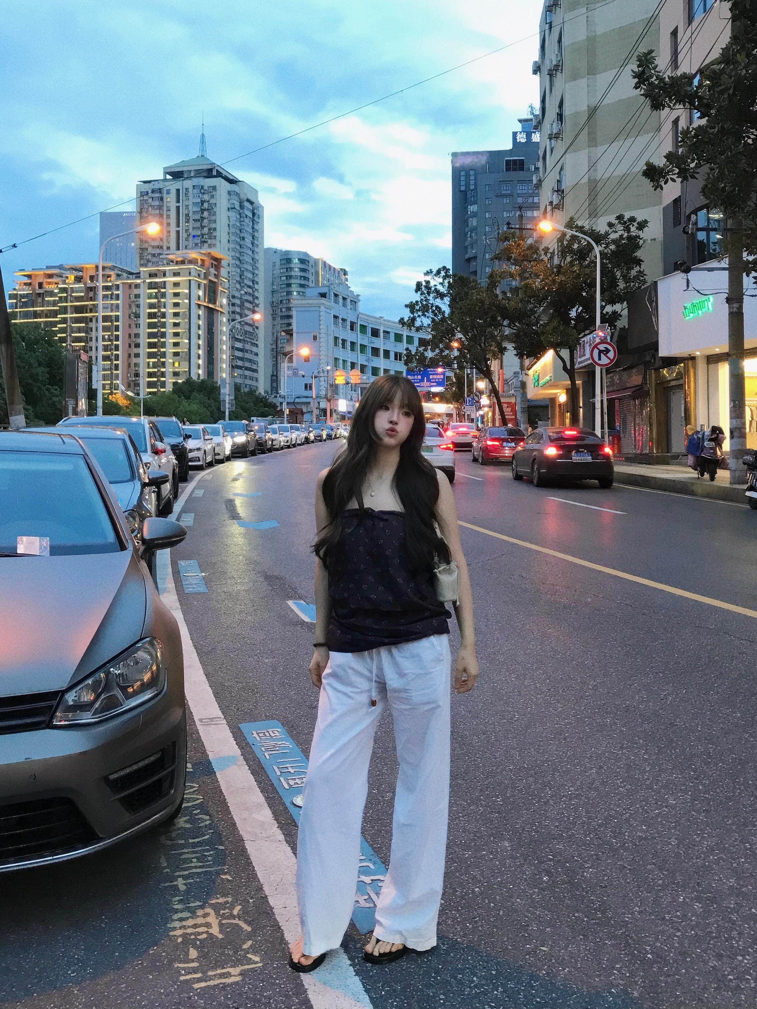 傍晚城市都是蓝色 