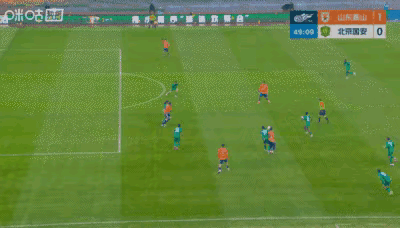 国安派张健智守大门，侯森去了哪里？

引人注目的鲁京大战上半场，因雨滑天气，双方