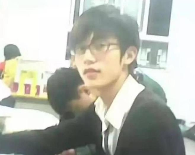 “大学生捕获贩卖国家二级保护动物被判十年”当事人即将出狱，其父可能继续申诉
虽然