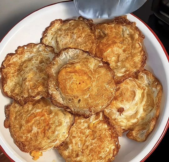 炸个蛋花居然要6只手看似简单的一碗蛋花汤，没想到全程手忙脚乱，烧水、打蛋、搅拌、