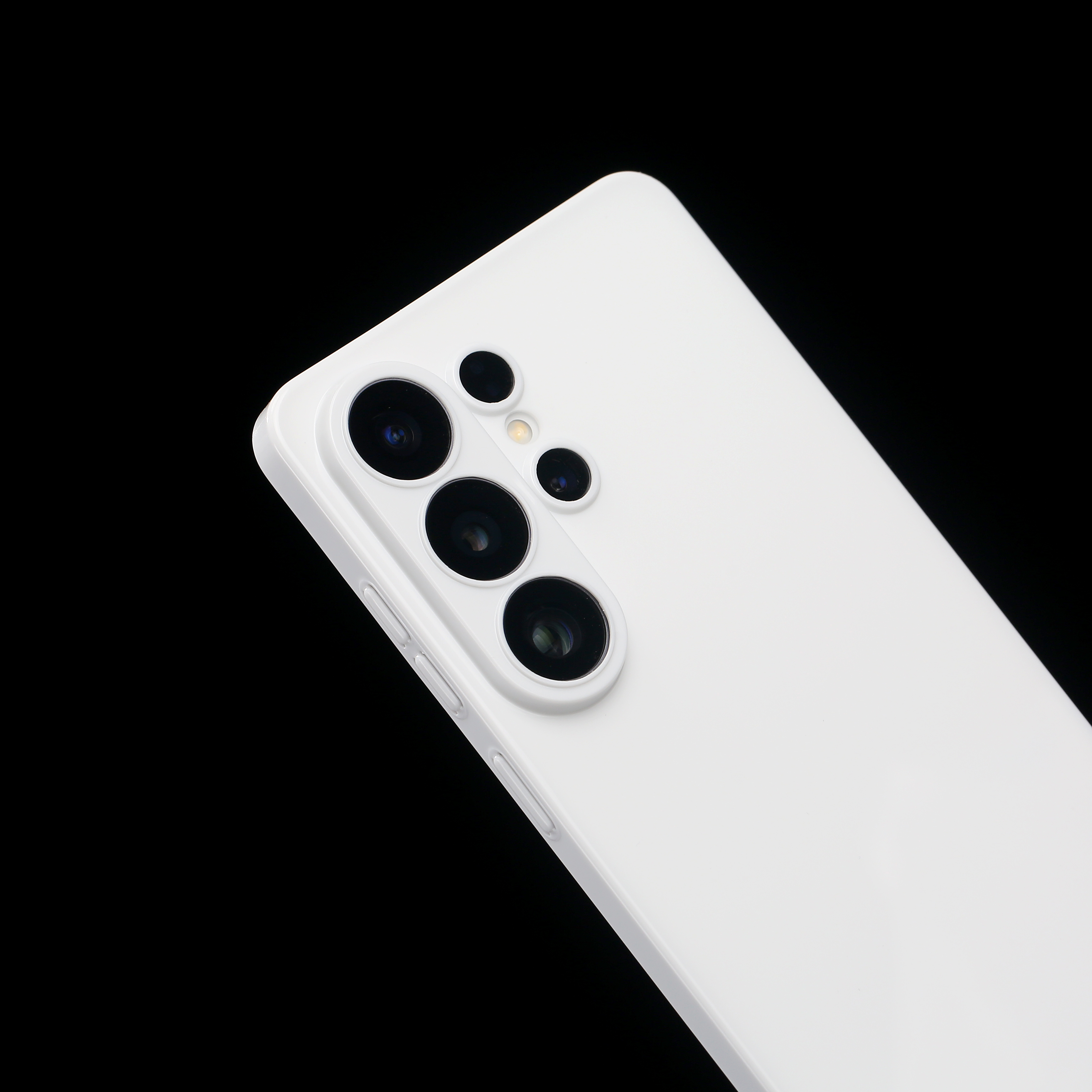 三星 S26 Ultra 超薄亮面瓷白到货了，已上架经典的瓷白配色，搭配不同颜色