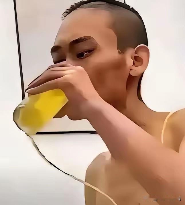 泪目！郑州某医院，一名癌症晚期的中年男子拒绝继续治疗，自己拎着一箱啤酒回到病房，