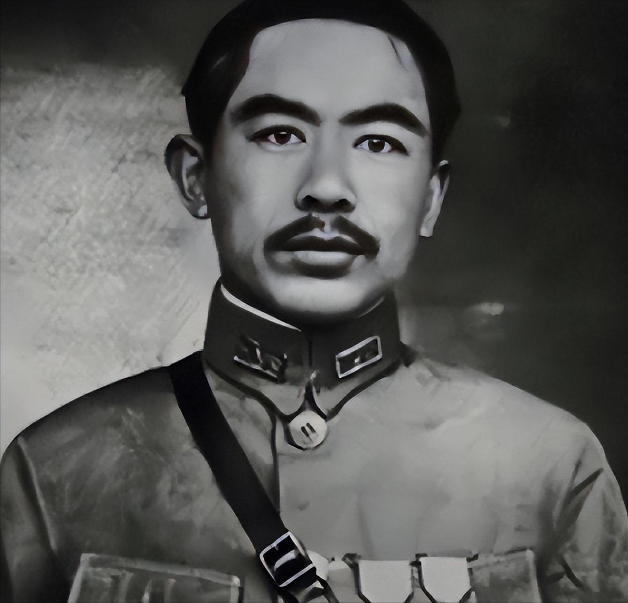 1944年，被调离新疆的盛世才，带着50辆卡车的家当路过陕西宝鸡时，儿子看戏被打