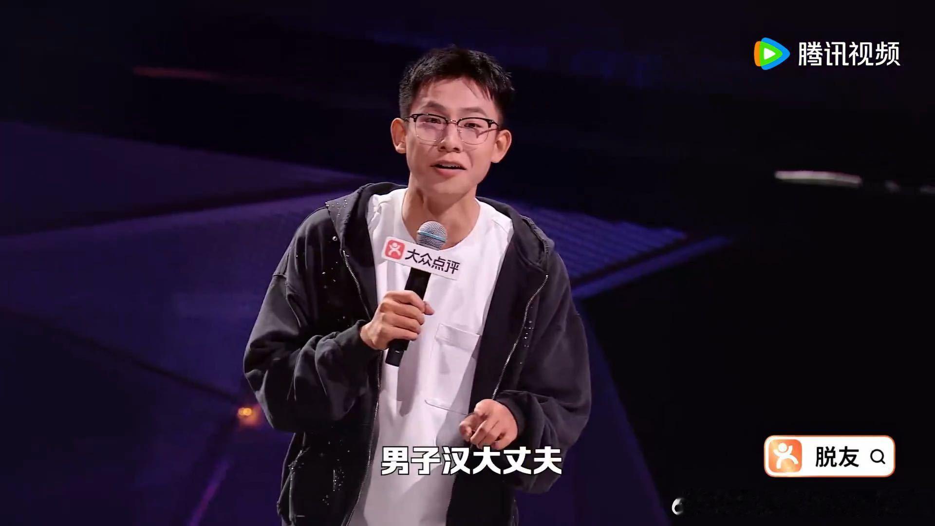 医生把男子汉大丈夫当麻药用 小五回忆手骨裂打钢钉，医生那一套省略麻药的组合拳打得