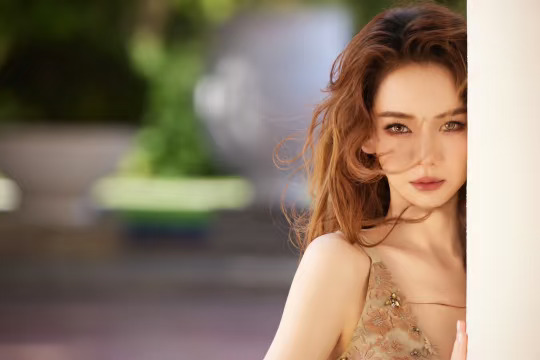 为戚薇化的轻奢森系妆 VERA WANG活动