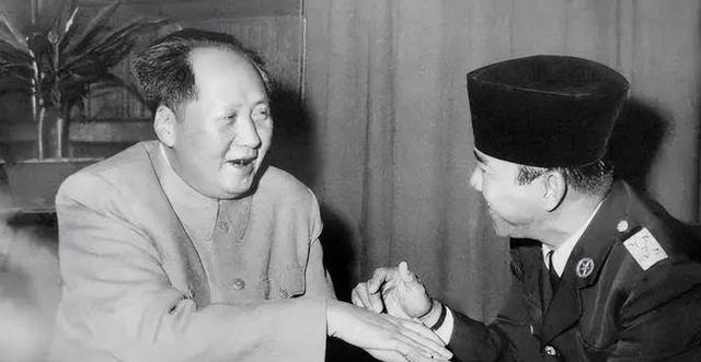 毛主席曾评价华国锋，是他见过最老实的人，不过，令很多人意想不到的是，这个老实人在