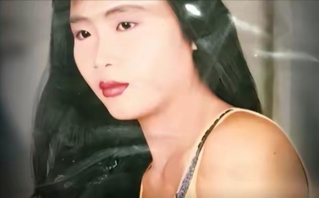 2006年，沉迷韩剧的江西女孩金美秀，如愿以偿嫁到韩国，她发现丈夫说话只会嗯嗯啊