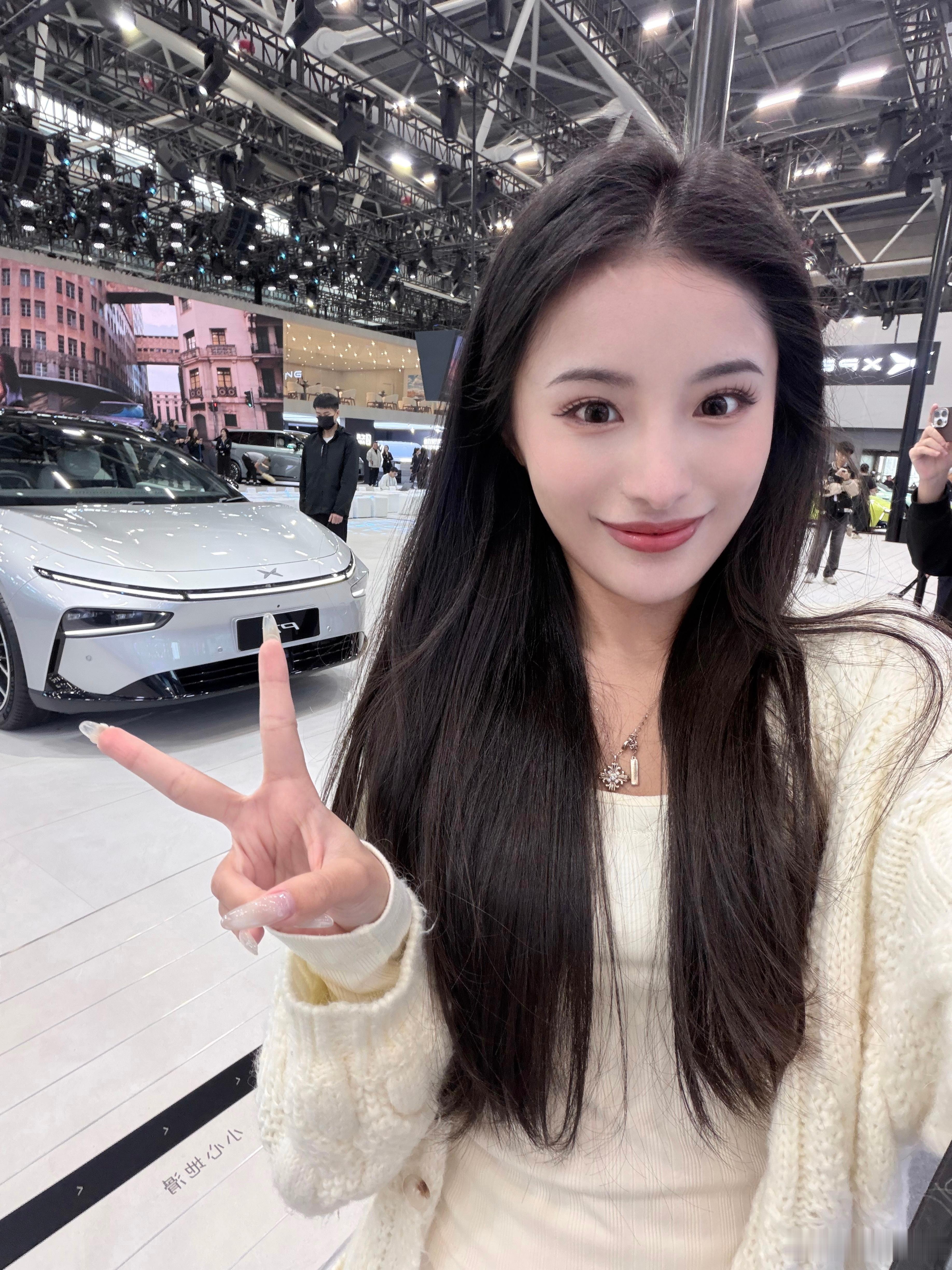 广州车展第一站！来看IRON啦！今天见证了小鹏第100万台整车下线！从零到百万花