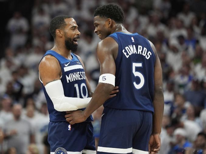 NBA季后赛西部半决赛G1，森林狼客场104-102险胜马刺，大比分1-0领先。