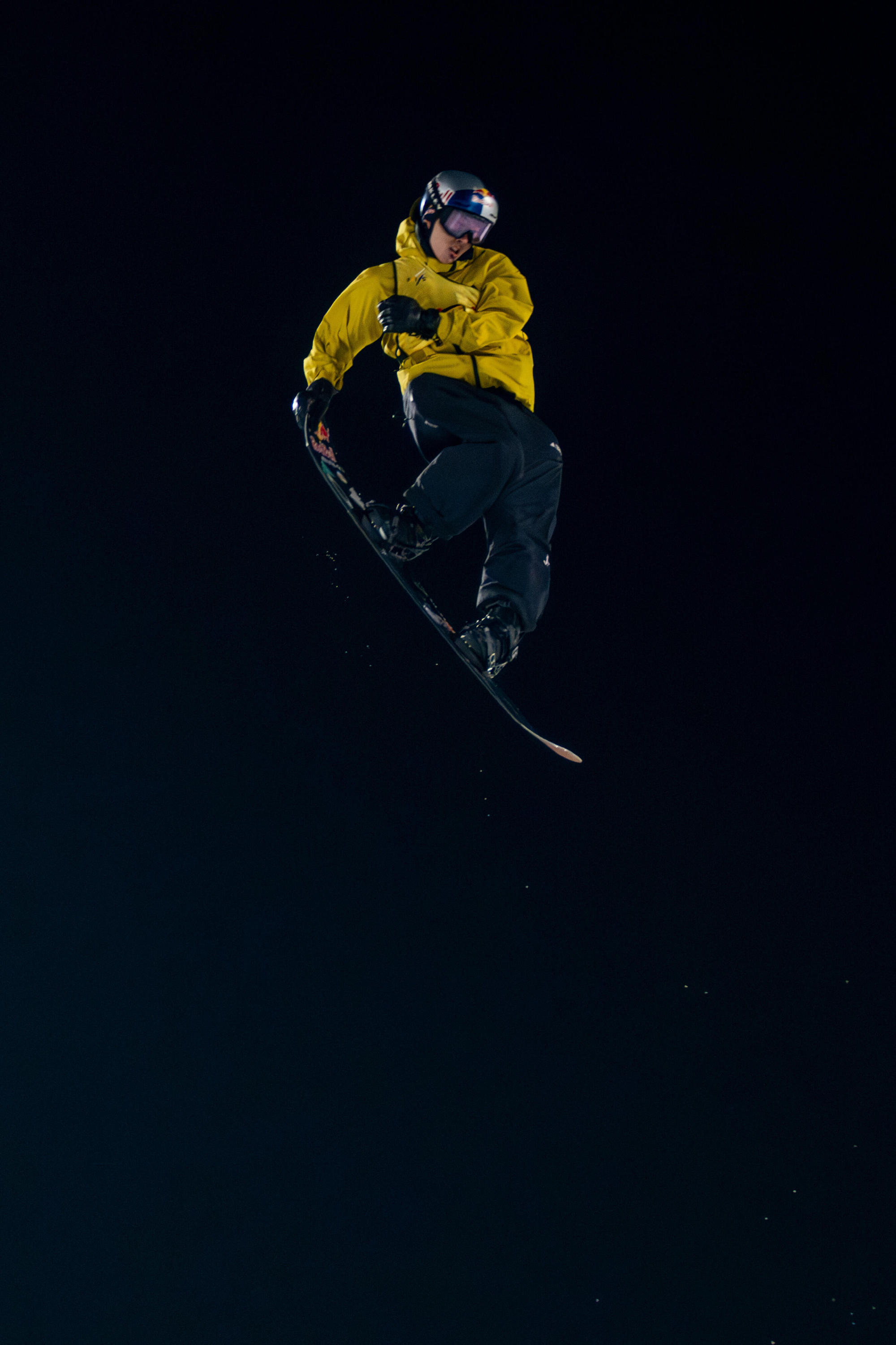 上咪咕为苏翊鸣加油 🏂 冬奥热血，一触即发！💪苏翊鸣，冰雪赛道上的王者，正为