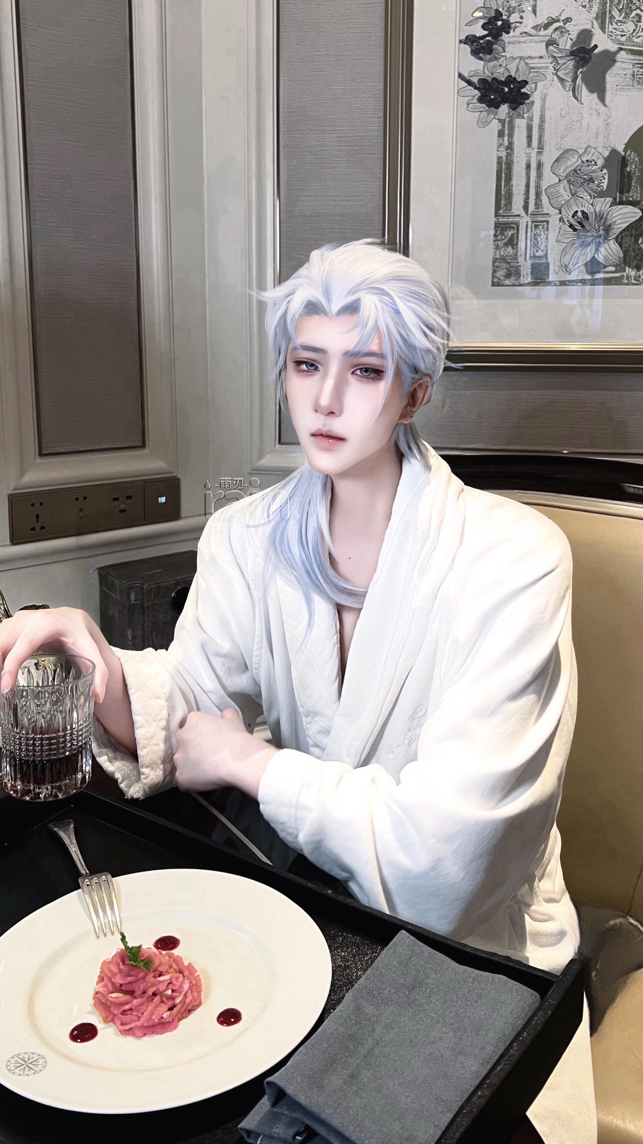 长得帅有什么用。还不是得听女孩子的话