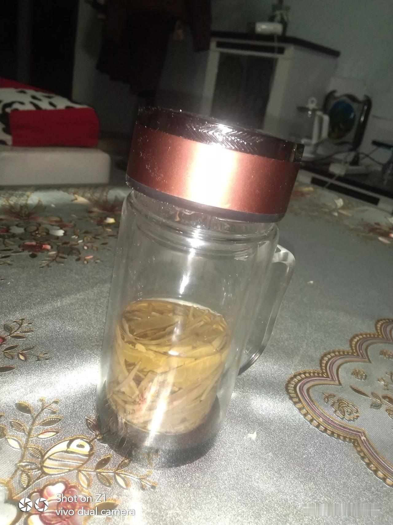 喝茶，可以是消遣，也可以是饮食调节。我喜欢喝茶，通常喝茶比记日记更有规律。几乎每