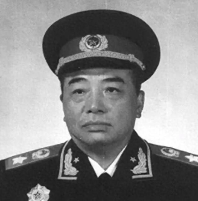 1955年授衔时，志愿军军长回村种地不予授衔，朱老总大怒，不能没他。

怀仁堂授