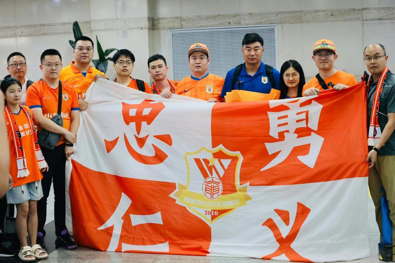 山东泰山大部队今天下午抵达大连！将于大连英博开启“鲁连争霸”新篇章！

山东泰山