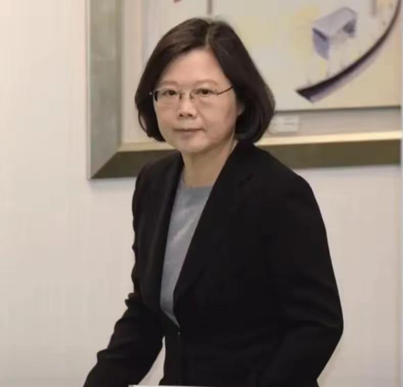 蔡英文罕见发声：“我是台湾人并没有错，我是中国人，因为我是念中国书长大的，受的是