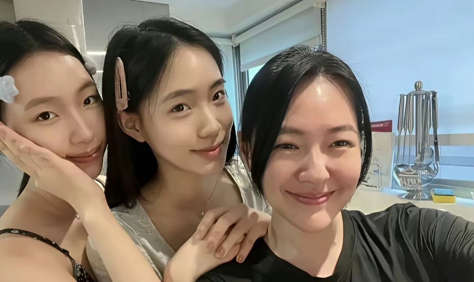 s妈生了三个女儿：徐熙娴，徐熙媛，徐熙娣。小s徐熙娣也生了三个女儿：许曦文，许韶