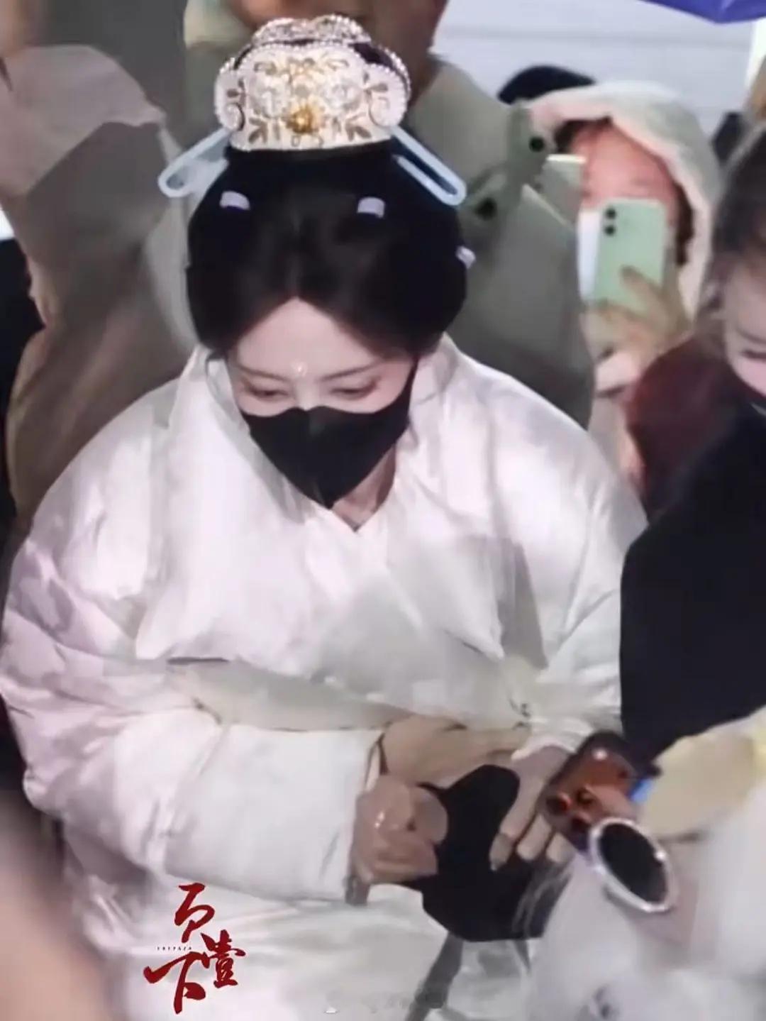 李一桐金枝造型 