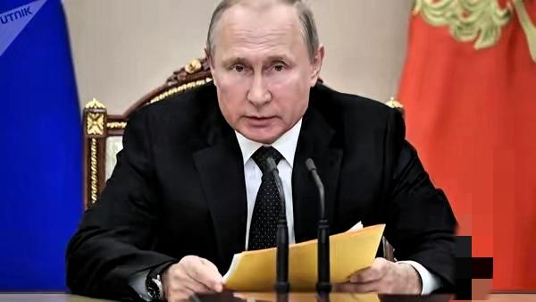 普京催年轻科学家生娃，看似是家常话，实则藏着俄罗斯最焦心的人口危机！
1.44亿