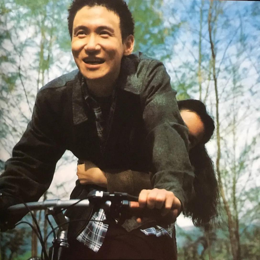 真是打心底里佩服张学友，看透了名利，活得十分通透，给人云淡风轻的感觉。
他拒绝上