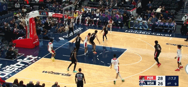 防守做起！杨翰森这球防的真不错！
在今天NBA常规赛开拓者与奇才的第一节比赛中，