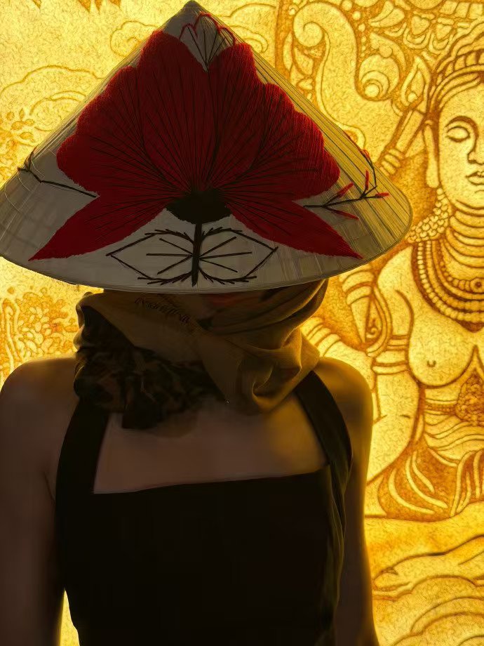 彭小苒露背一张比一张哇噻 新年伊始，彭小苒露背照强势刷屏！每一张都美得冒泡，美背