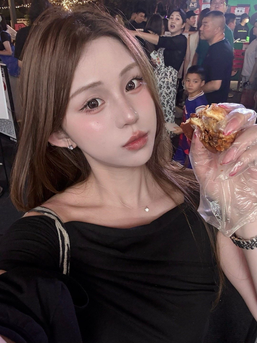 来汉堡节凑凑热闹[哈哈]好多🍔未来一个月不想吃汉堡了 撑晕 ​​​