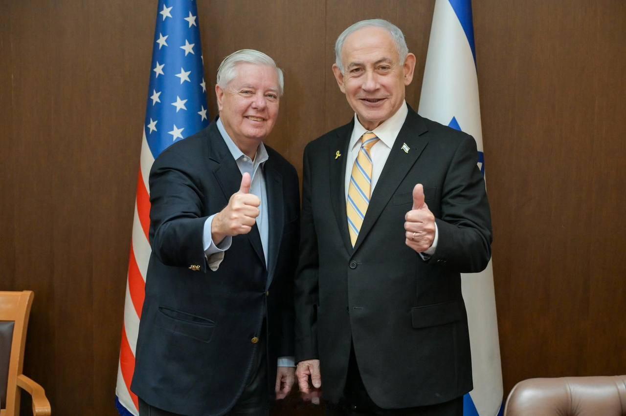 今天，内塔尼亚胡会见了美国参议员林赛·格雷厄姆，后者正积极推动推翻哈梅内伊的行动