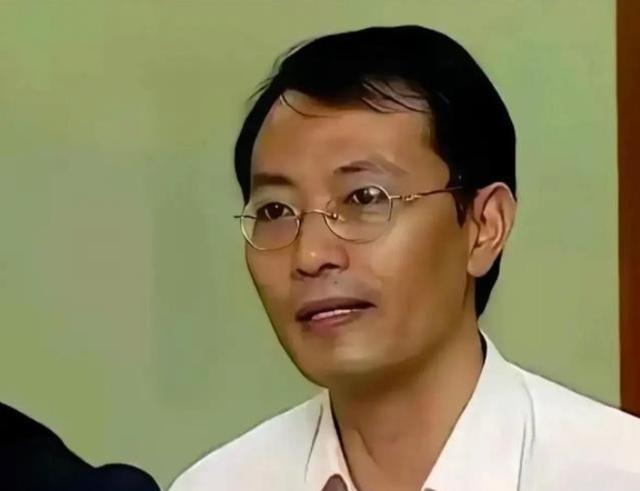 为什么说中国的公知需要一次肃清？
这几年，舆论场有个很怪的毛病，谁把中国说得越不