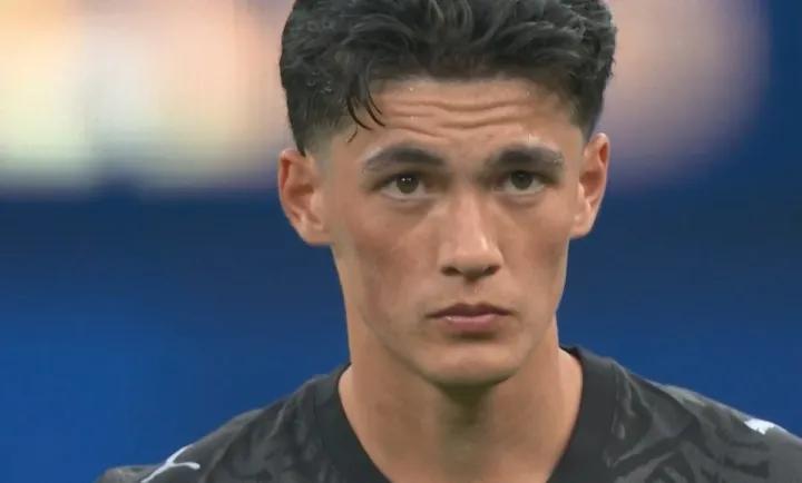 一个华裔年轻人，今天在世界杯梅开二度。

他代表的是FIFA排名第85的新西兰i