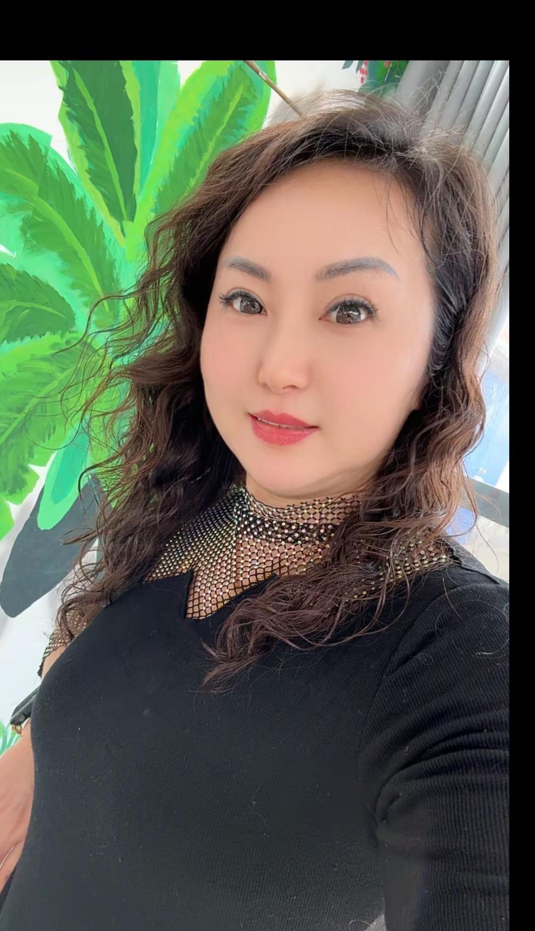 世间纷扰皆过客，唯有心安伴朝夕。