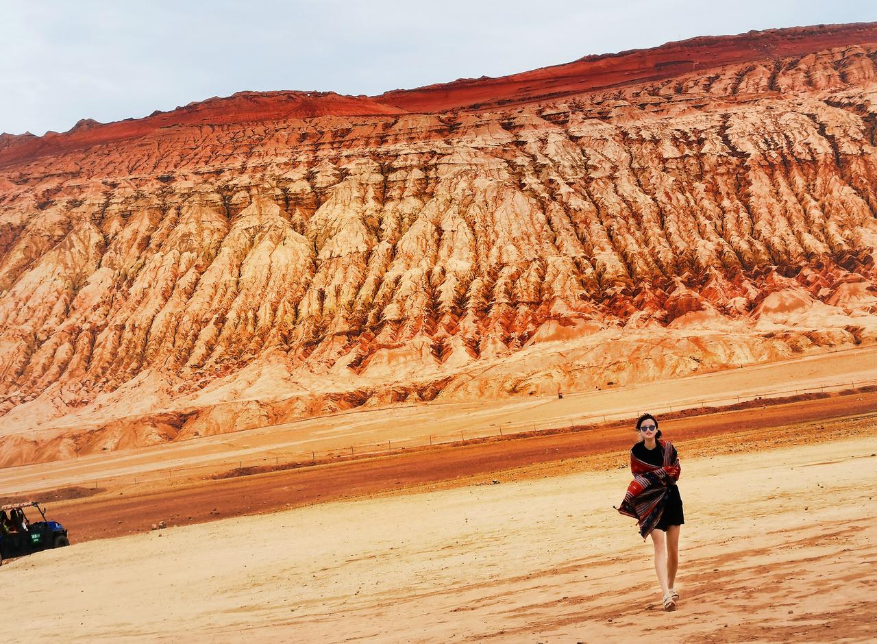 别觉得这是矫情，看世界从不是打卡网红地的跟风，是把自己从日复一日的琐碎里“拔”出