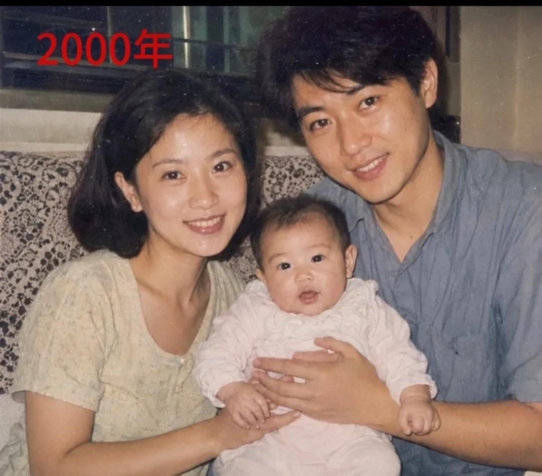 2000年我在爸妈怀里，2026年换我当他们的依靠，看完眼眶湿了
 
2000年